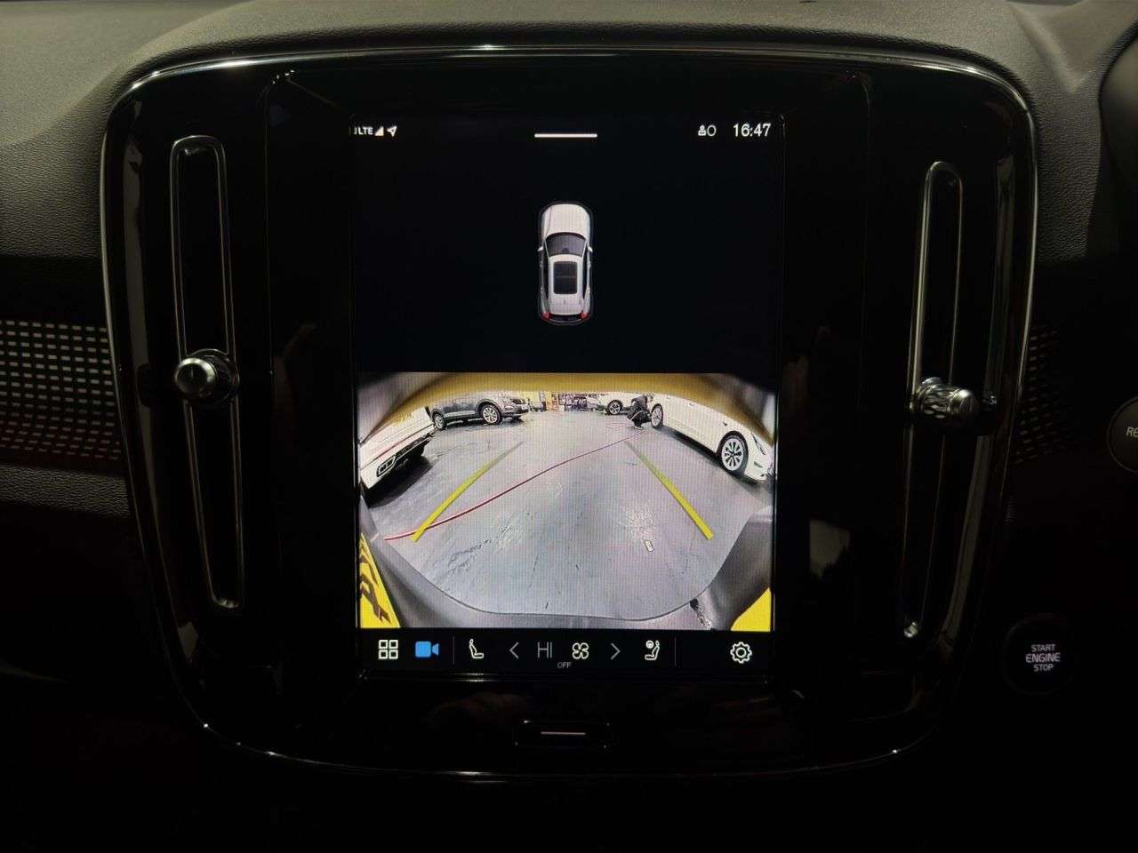 2024 VOLVO XC40 2024 VOLVO XC40