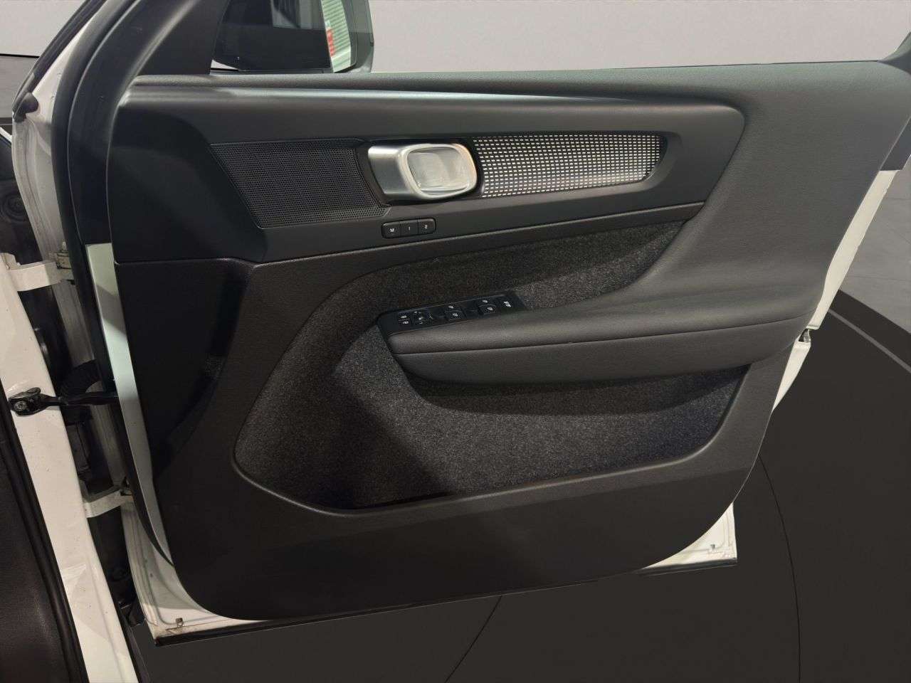 2024 VOLVO XC40 2024 VOLVO XC40