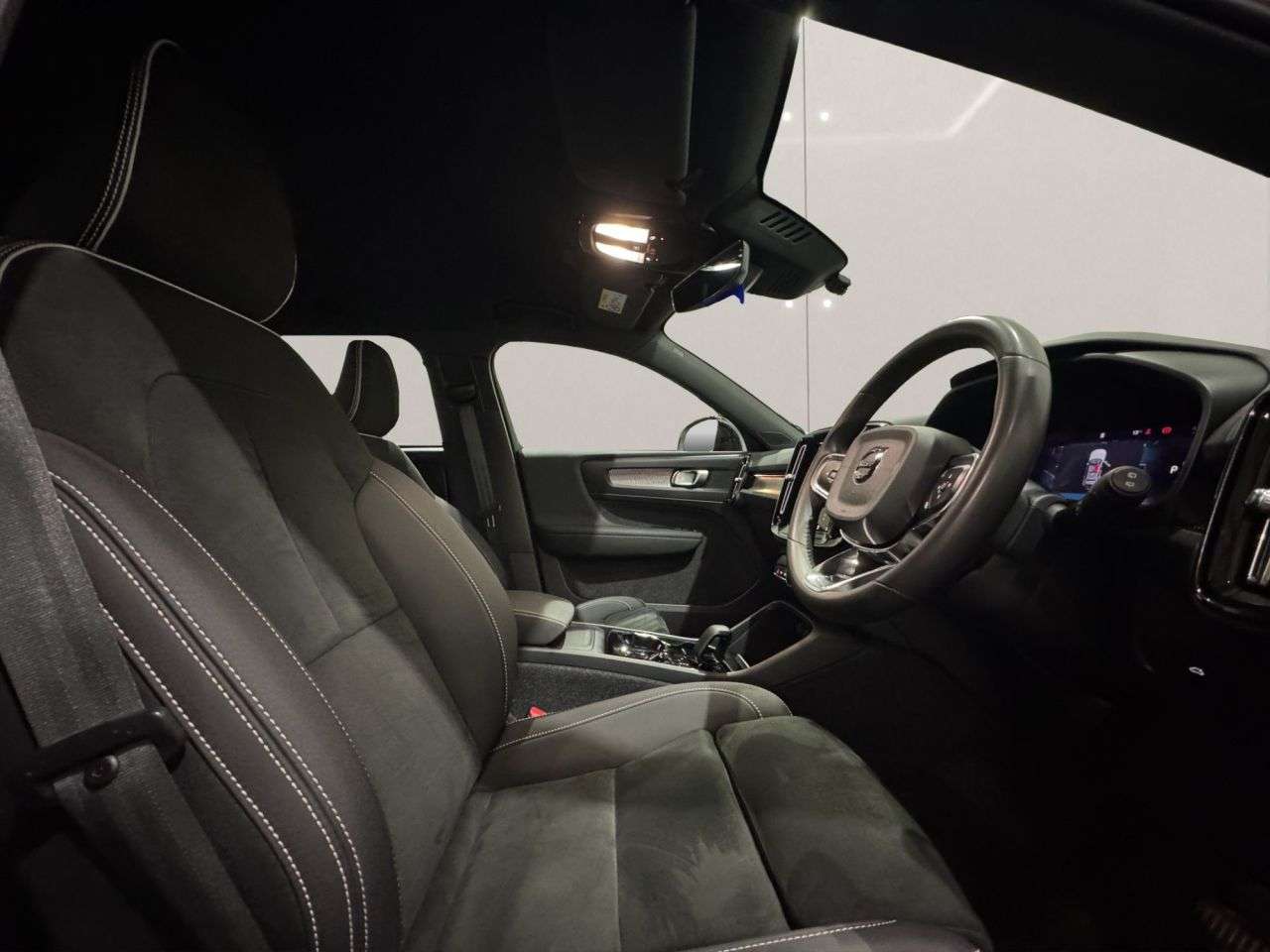 2024 VOLVO XC40 2024 VOLVO XC40