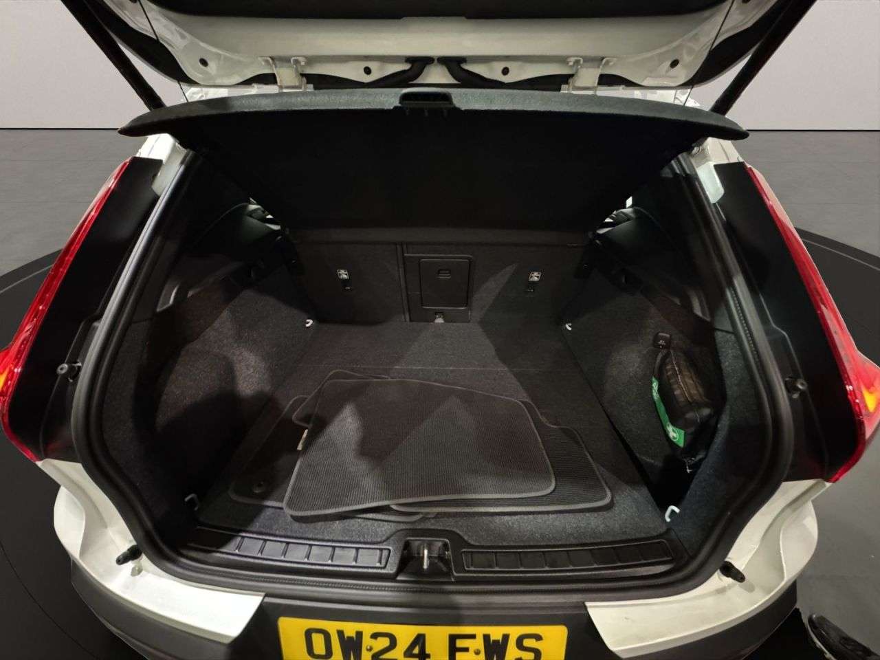 2024 VOLVO XC40 2024 VOLVO XC40