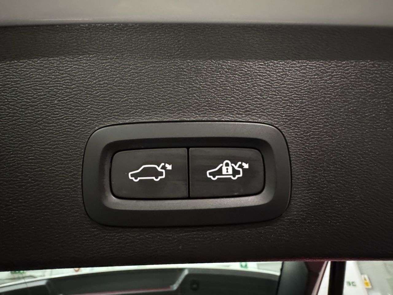 2024 VOLVO XC40 2024 VOLVO XC40