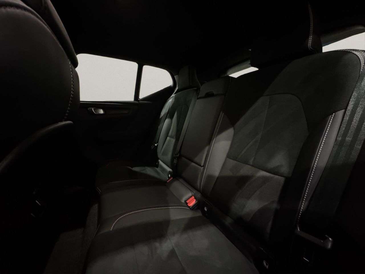 2024 VOLVO XC40 2024 VOLVO XC40