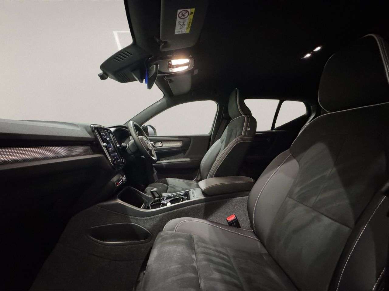 2024 VOLVO XC40 2024 VOLVO XC40