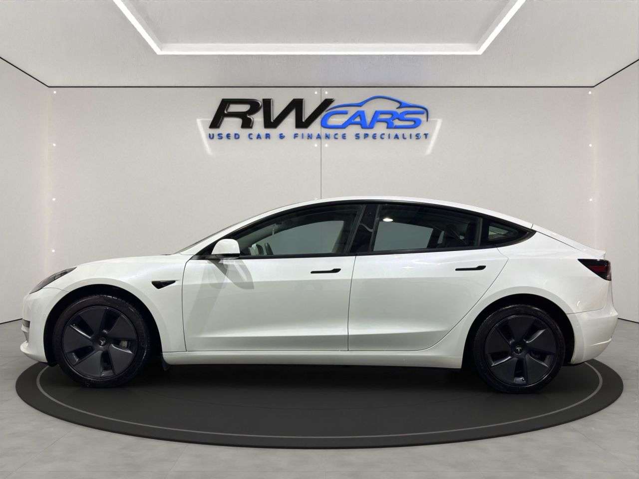 A 2021 TESLA MODEL 3 Standard Range Plus Saloon 4dr Electric Auto RWD (241 bhp) A 2021 TESLA MODEL 3 Standard Range Plus Saloon 4dr Electric Auto RWD (241 bhp)