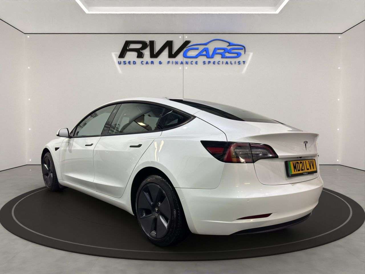 A 2021 TESLA MODEL 3 Standard Range Plus Saloon 4dr Electric Auto RWD (241 bhp) A 2021 TESLA MODEL 3 Standard Range Plus Saloon 4dr Electric Auto RWD (241 bhp)