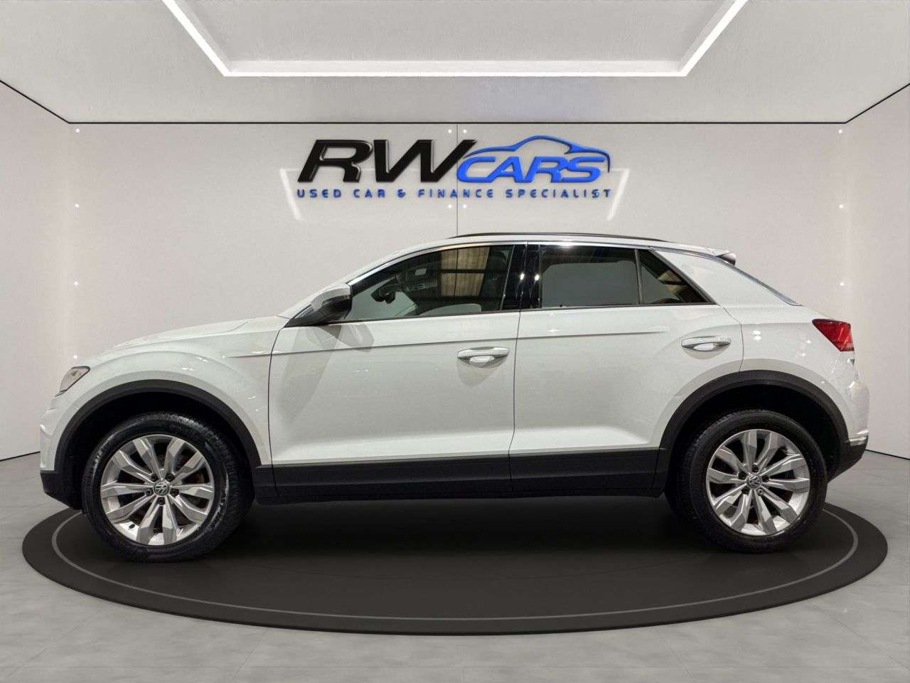 A 2020 VOLKSWAGEN T-ROC 1.0 TSI SE SUV 5dr Petrol Manual Euro 6 (s/s) (110 ps) A 2020 VOLKSWAGEN T-ROC 1.0 TSI SE SUV 5dr Petrol Manual Euro 6 (s/s) (110 ps)