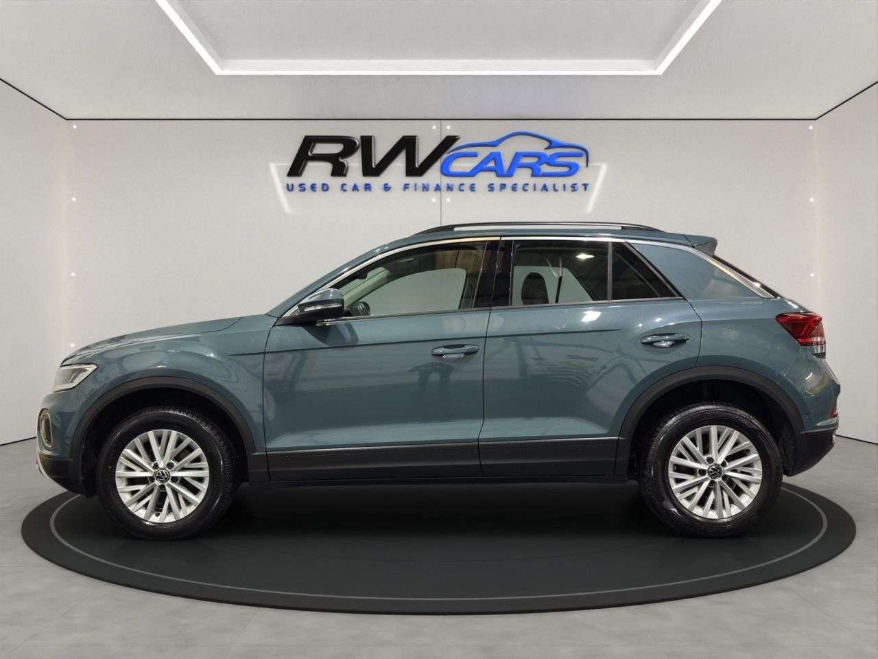 A 2022 VOLKSWAGEN T-ROC 1.5 TSI Life SUV 5dr Petrol Manual Euro 6 (s/s) (150 ps) A 2022 VOLKSWAGEN T-ROC 1.5 TSI Life SUV 5dr Petrol Manual Euro 6 (s/s) (150 ps)