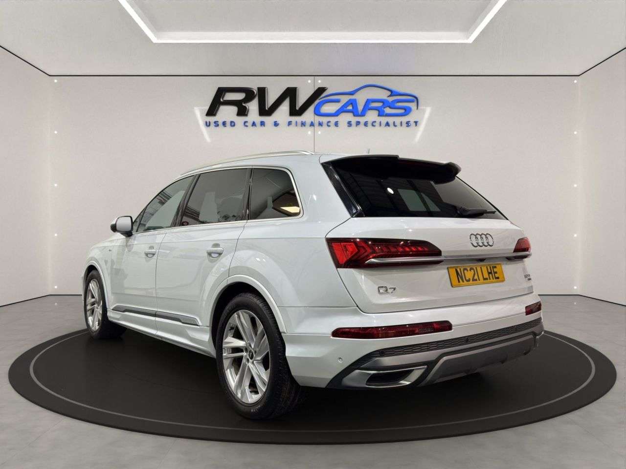A 2021 AUDI Q7 3.0 TDI V6 50 S line SUV 5dr Diesel Tiptronic quattro Euro 6 (s/s) (286 ps) A 2021 AUDI Q7 3.0 TDI V6 50 S line SUV 5dr Diesel Tiptronic quattro Euro 6 (s/s) (286 ps)