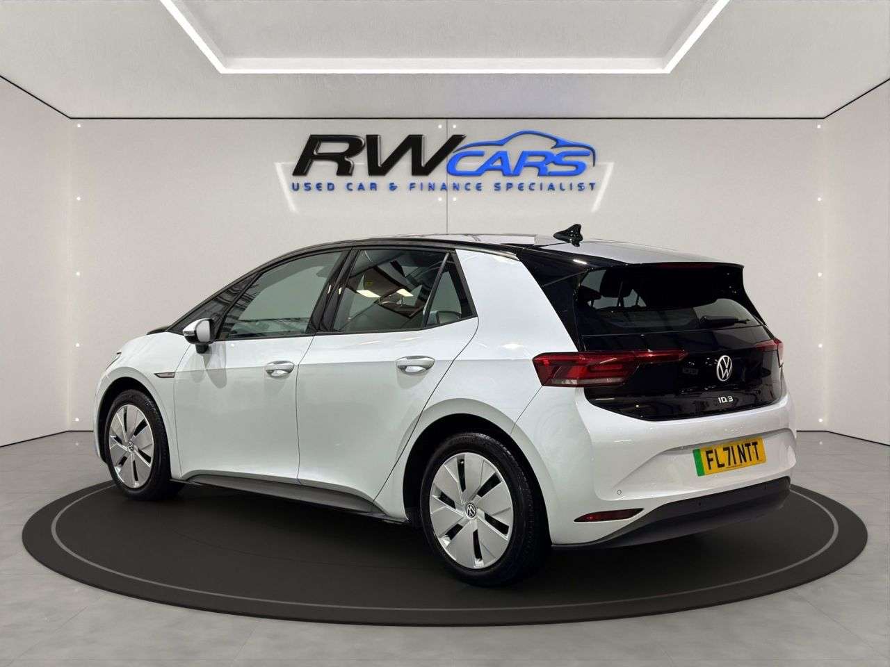 A 2021 VOLKSWAGEN ID.3 Pro Performance 58kWh Life Hatchback 5dr Electric Auto (204 ps) A 2021 VOLKSWAGEN ID.3 Pro Performance 58kWh Life Hatchback 5dr Electric Auto (204 ps)