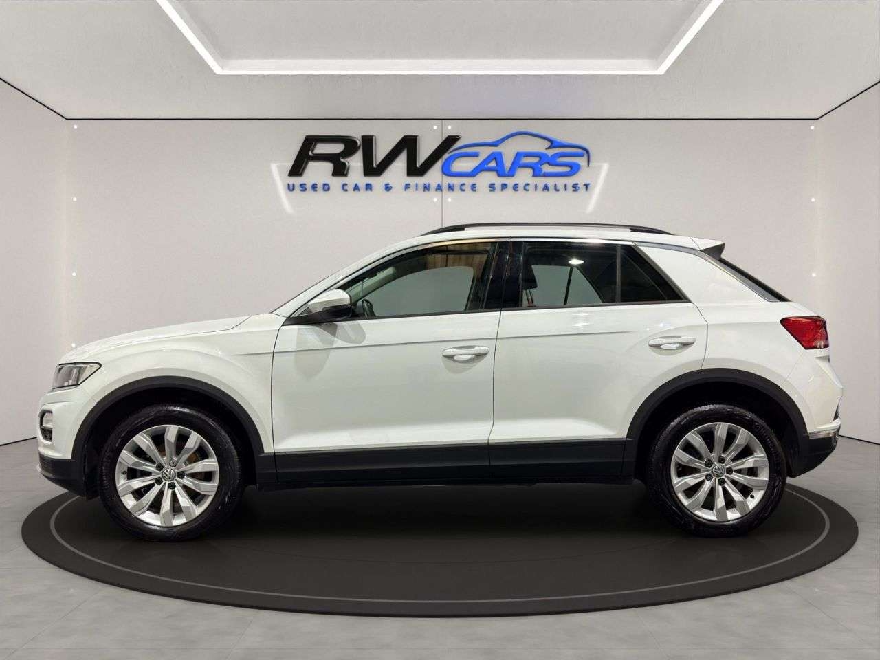 A 2020 VOLKSWAGEN T-ROC 1.0 TSI GPF SE SUV 5dr Petrol Manual Euro 6 (s/s) (115 ps) A 2020 VOLKSWAGEN T-ROC 1.0 TSI GPF SE SUV 5dr Petrol Manual Euro 6 (s/s) (115 ps)