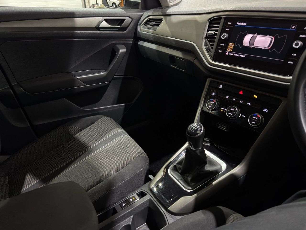 2020 VOLKSWAGEN T-ROC 2020 VOLKSWAGEN T-ROC