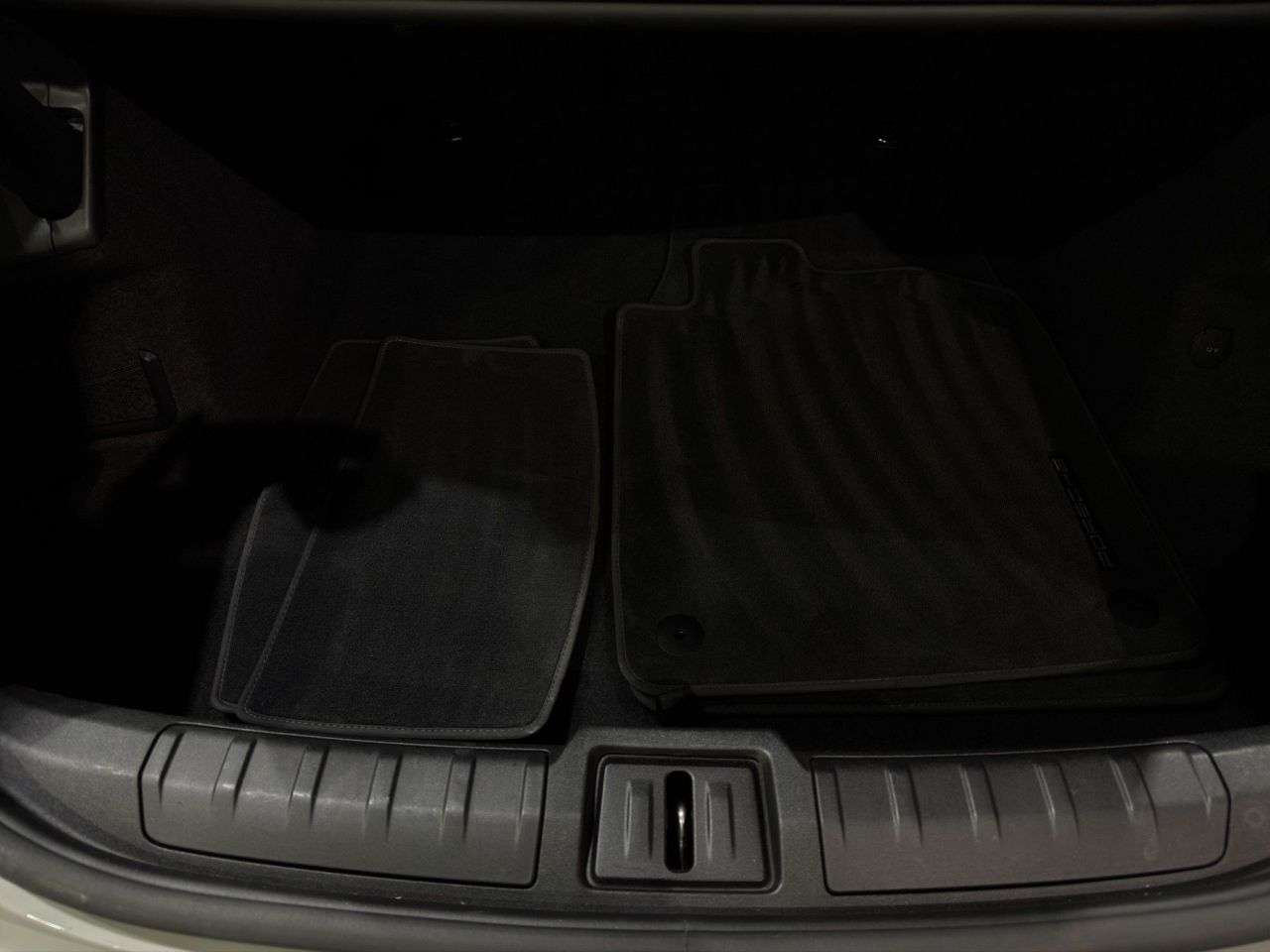 2021 PORSCHE TAYCAN 2021 PORSCHE TAYCAN