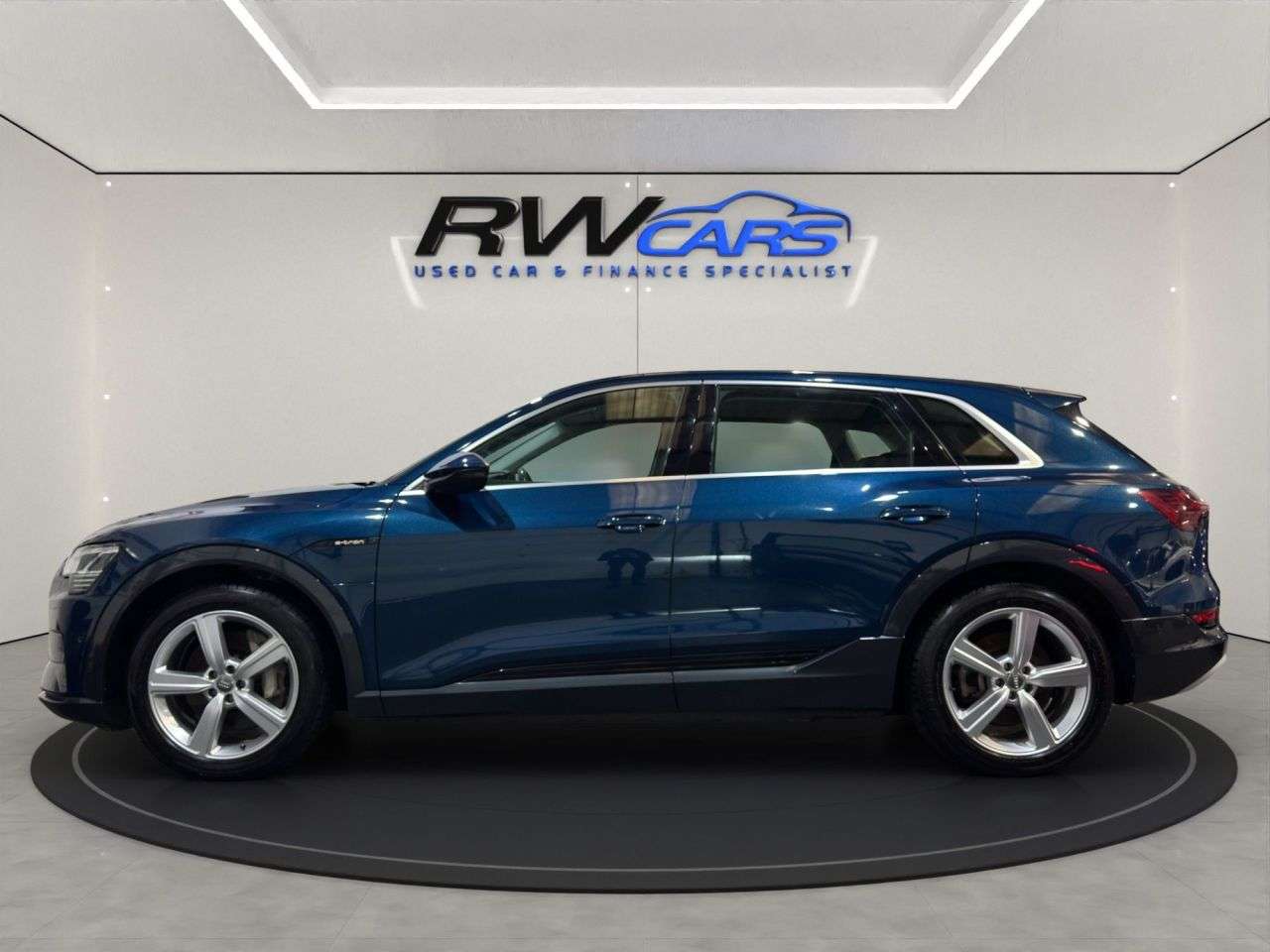 A 2020 AUDI E-TRON 50 Technik SUV 5dr Electric Auto quattro 71.2kWh (313 ps) A 2020 AUDI E-TRON 50 Technik SUV 5dr Electric Auto quattro 71.2kWh (313 ps)