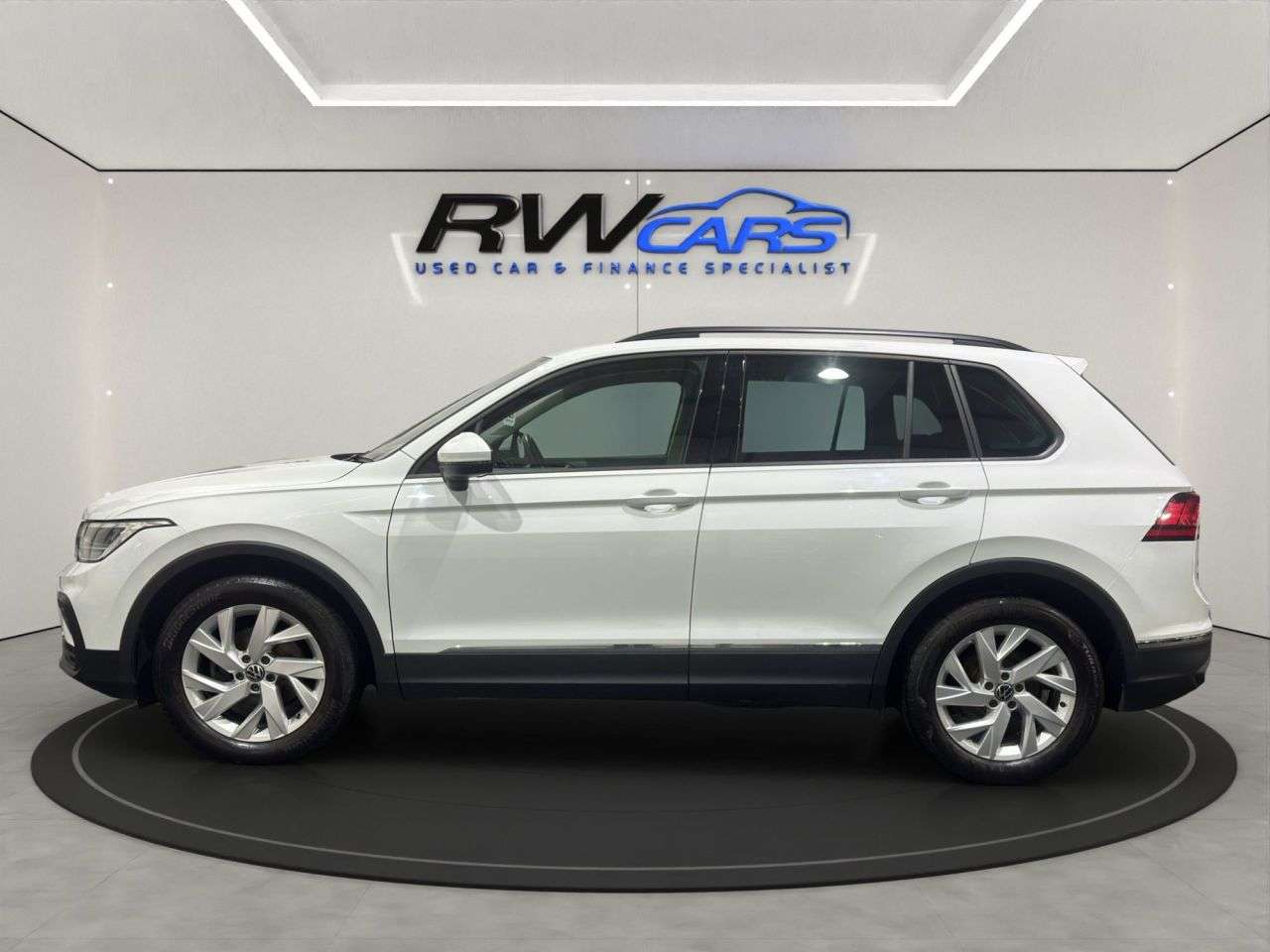 A 2022 VOLKSWAGEN TIGUAN 1.5 TSI Life SUV 5dr Petrol DSG Euro 6 (s/s) (150 ps) A 2022 VOLKSWAGEN TIGUAN 1.5 TSI Life SUV 5dr Petrol DSG Euro 6 (s/s) (150 ps)