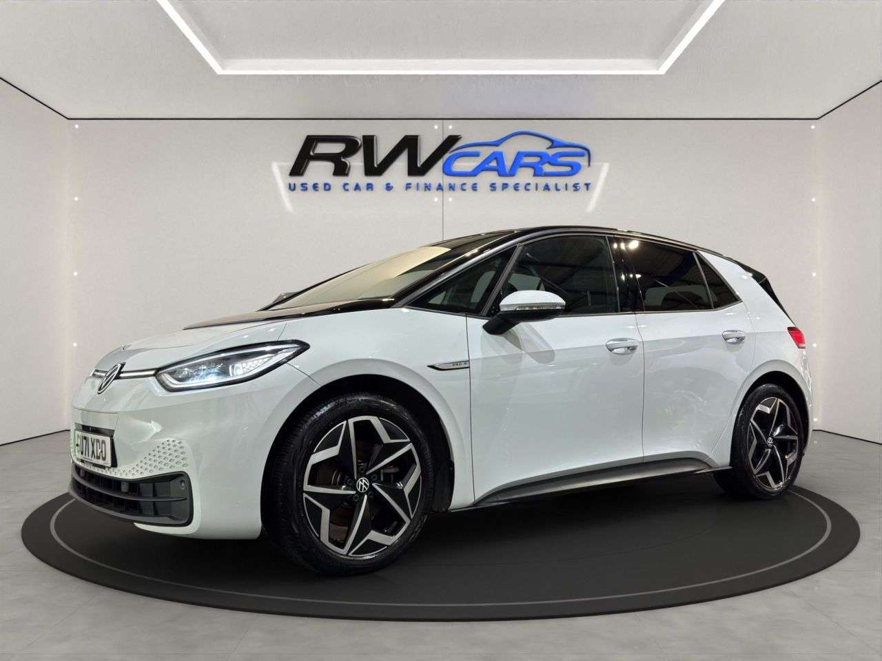 A 2021 VOLKSWAGEN ID.3 Pro S 77kWh Tour Hatchback 5dr Electric Auto (204 ps) A 2021 VOLKSWAGEN ID.3 Pro S 77kWh Tour Hatchback 5dr Electric Auto (204 ps)