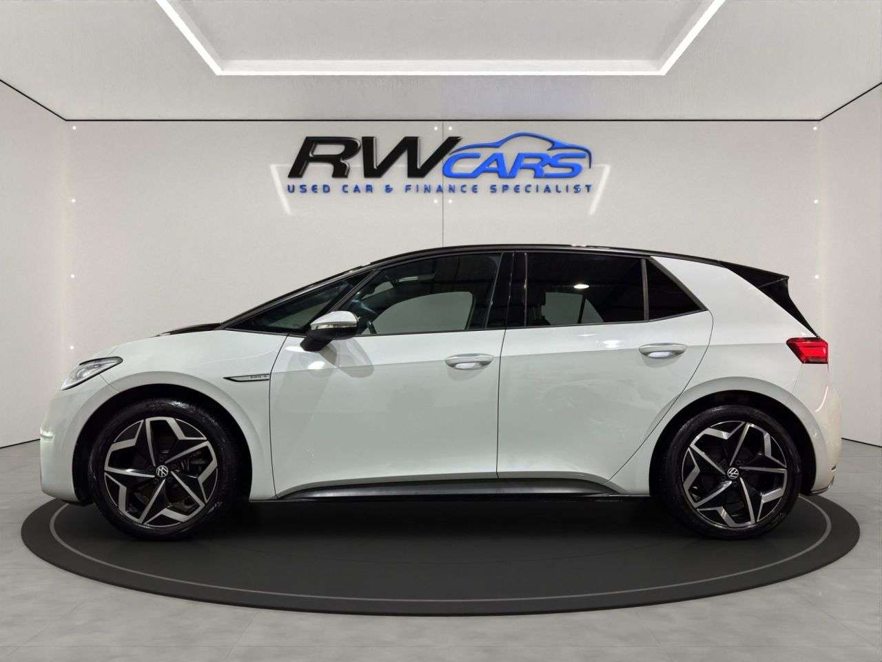 A 2021 VOLKSWAGEN ID.3 Pro S 77kWh Tour Hatchback 5dr Electric Auto (204 ps) A 2021 VOLKSWAGEN ID.3 Pro S 77kWh Tour Hatchback 5dr Electric Auto (204 ps)