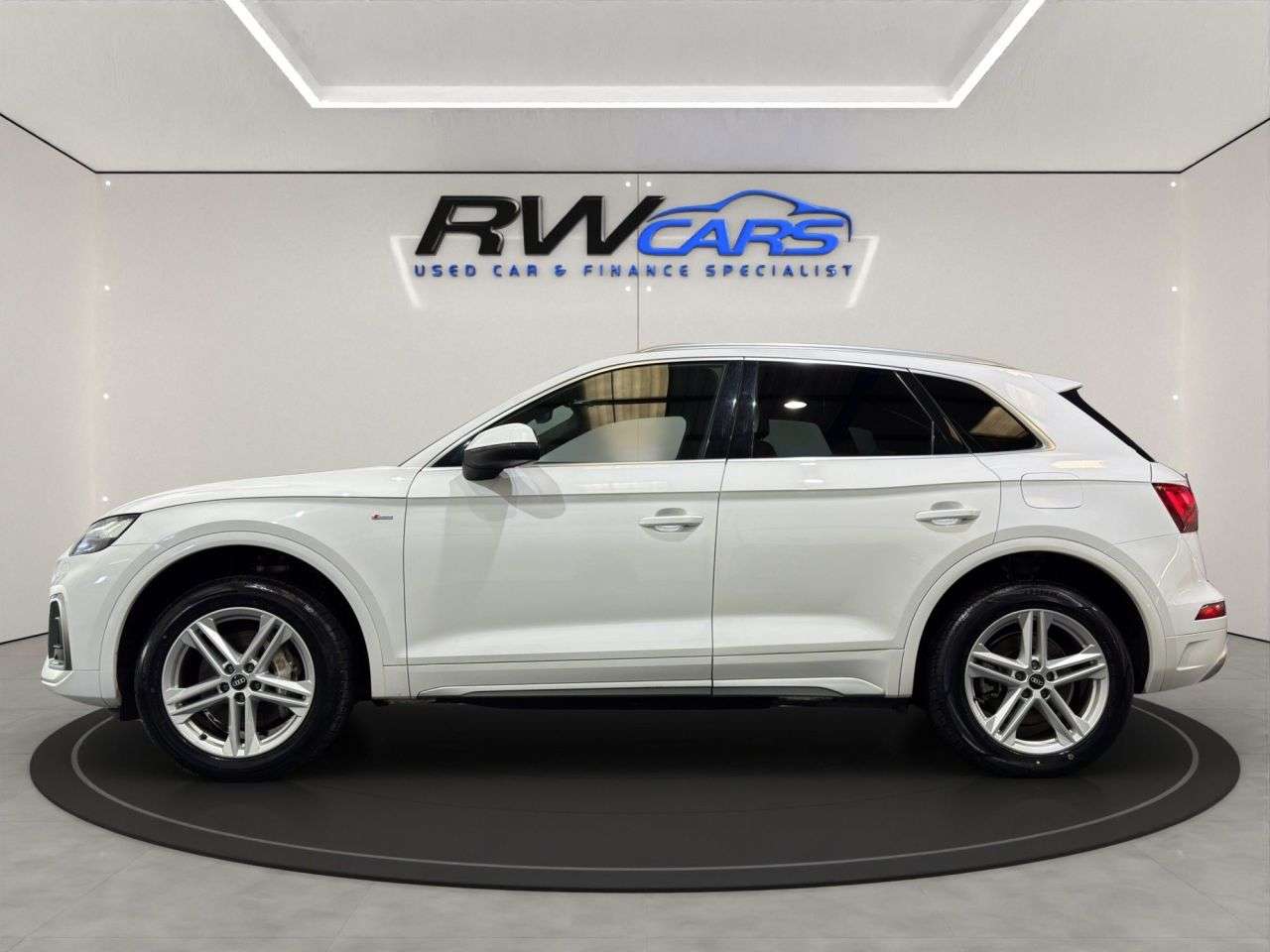 A 2021 AUDI Q5 2.0 TFSIe 50 S line SUV 5dr Petrol Plug-in Hybrid S Tronic quattro Euro 6 ( A 2021 AUDI Q5 2.0 TFSIe 50 S line SUV 5dr Petrol Plug-in Hybrid S Tronic quattro Euro 6 (
