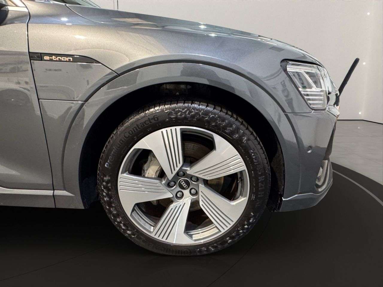 2021 AUDI E-TRON 2021 AUDI E-TRON