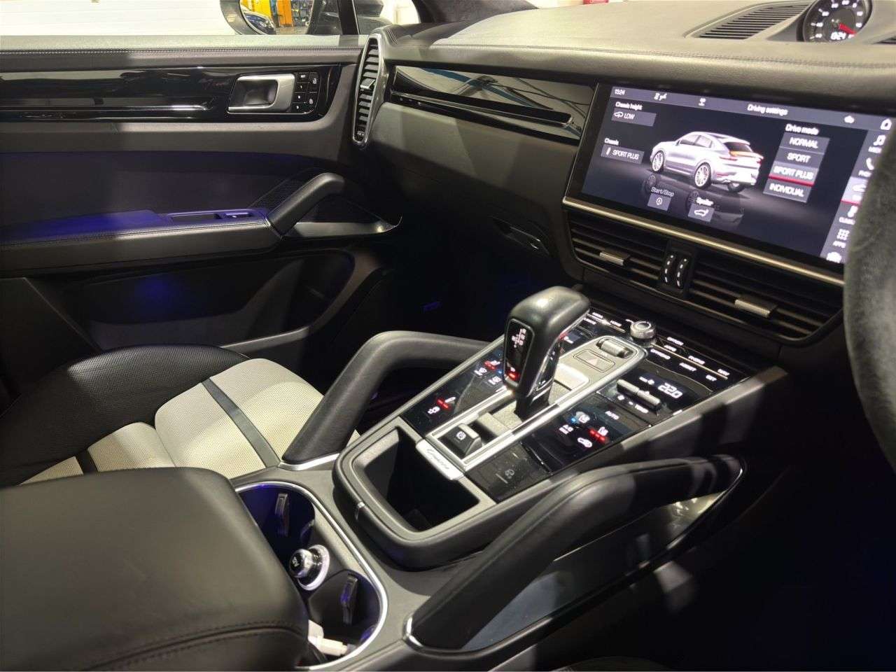 2019 PORSCHE CAYENNE 2019 PORSCHE CAYENNE