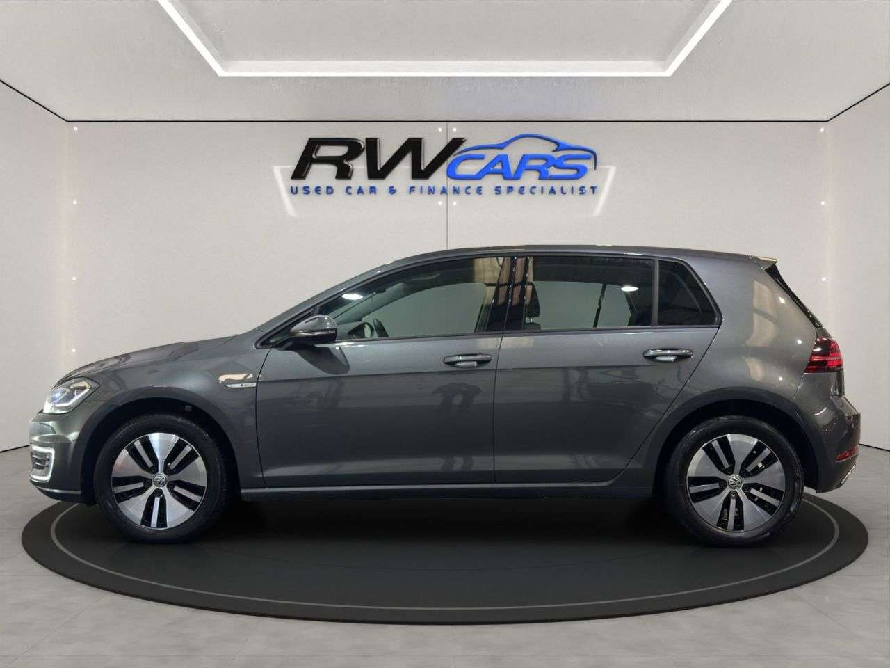 A 2020 VOLKSWAGEN E-GOLF 35.8kWh e-Golf Hatchback 5dr Electric Auto (136 ps) A 2020 VOLKSWAGEN E-GOLF 35.8kWh e-Golf Hatchback 5dr Electric Auto (136 ps)