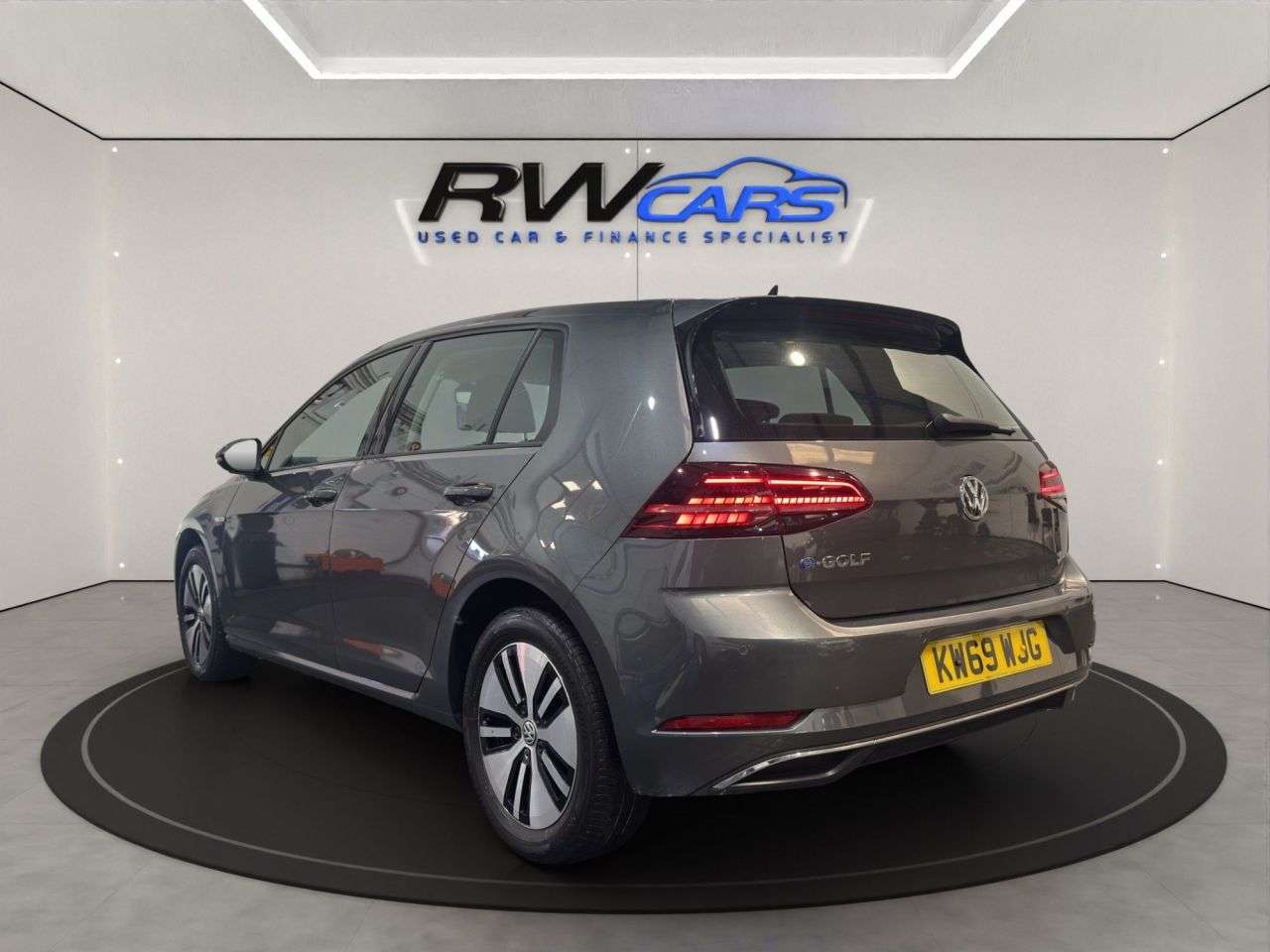 A 2020 VOLKSWAGEN E-GOLF 35.8kWh e-Golf Hatchback 5dr Electric Auto (136 ps) A 2020 VOLKSWAGEN E-GOLF 35.8kWh e-Golf Hatchback 5dr Electric Auto (136 ps)