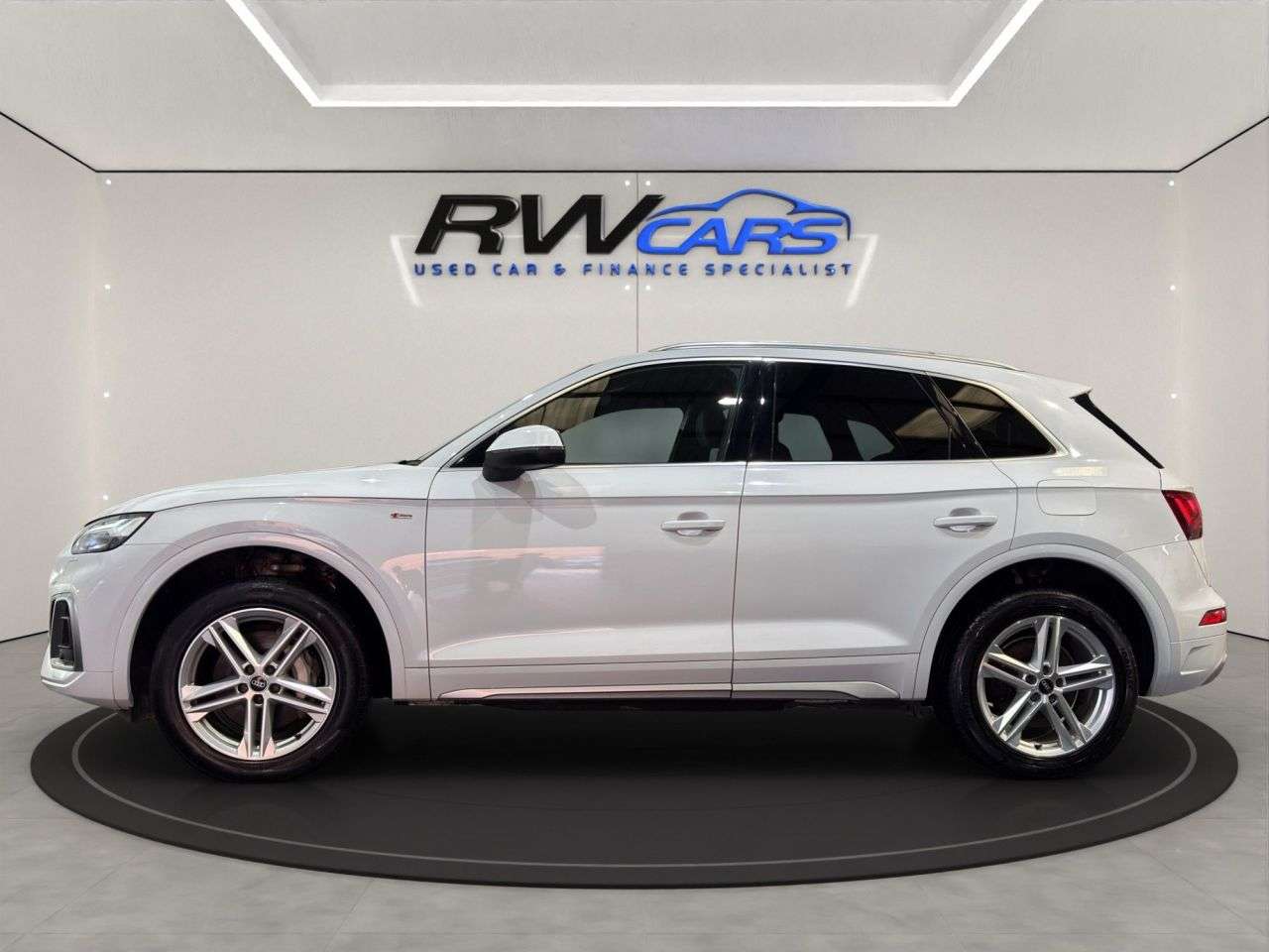 A 2021 AUDI Q5 2.0 TFSIe 50 S line SUV 5dr Petrol Plug-in Hybrid S Tronic quattro Euro 6 ( A 2021 AUDI Q5 2.0 TFSIe 50 S line SUV 5dr Petrol Plug-in Hybrid S Tronic quattro Euro 6 (