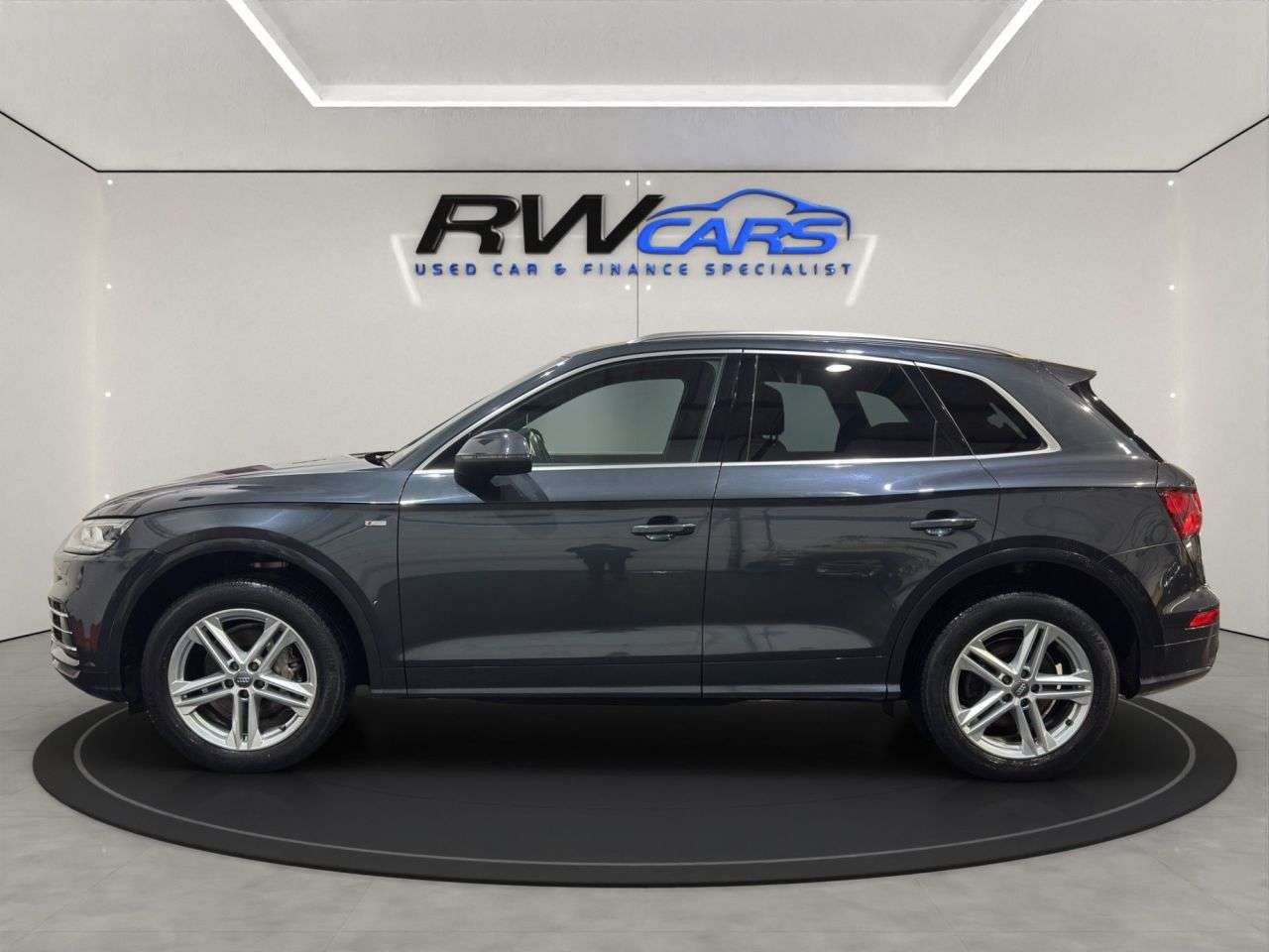 A 2020 AUDI Q5 2.0 TFSI 45 S line SUV 5dr Petrol S Tronic quattro Euro 6 (s/s) (245 ps) A 2020 AUDI Q5 2.0 TFSI 45 S line SUV 5dr Petrol S Tronic quattro Euro 6 (s/s) (245 ps)