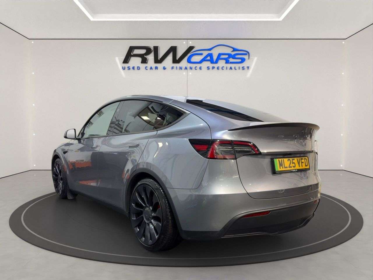 A 2025 TESLA MODEL Y (Dual Motor) Performance SUV 5dr Electric Auto 4WDE (426 bhp) A 2025 TESLA MODEL Y (Dual Motor) Performance SUV 5dr Electric Auto 4WDE (426 bhp)