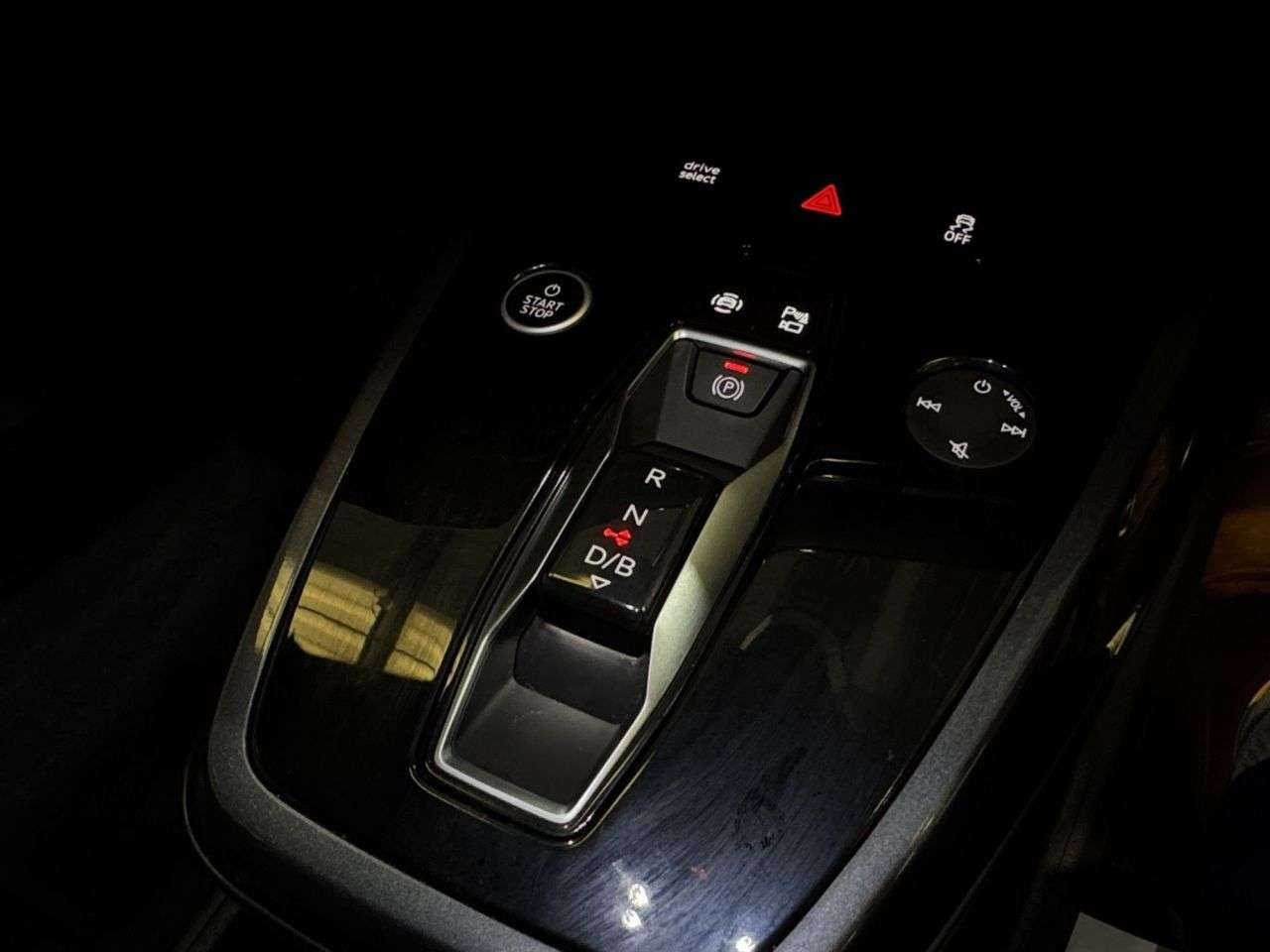 2021 AUDI Q4 E-TRON 2021 AUDI Q4 E-TRON