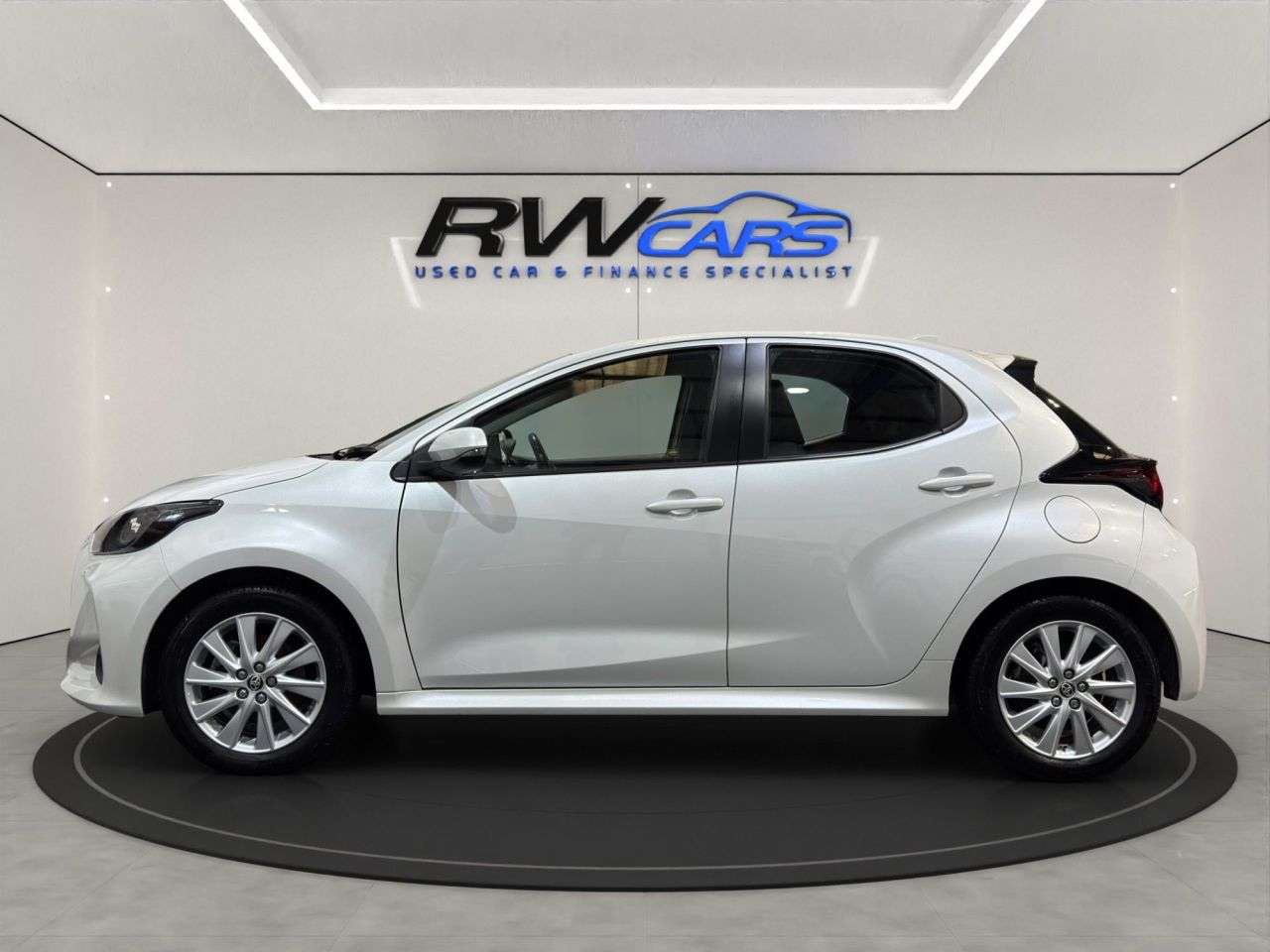 A 2021 TOYOTA YARIS 1.5 VVT-h Icon Hatchback 5dr Petrol Hybrid E-CVT Euro 6 (s/s) (116 ps) A 2021 TOYOTA YARIS 1.5 VVT-h Icon Hatchback 5dr Petrol Hybrid E-CVT Euro 6 (s/s) (116 ps)