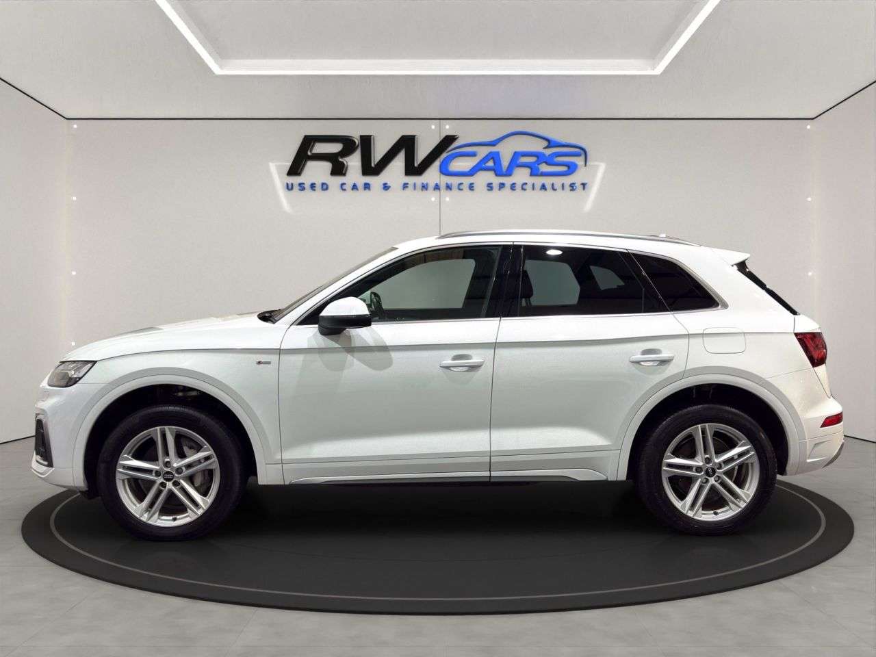 A 2023 AUDI Q5 2.0 TFSIe 50 S line SUV 5dr Petrol Plug-in Hybrid S Tronic quattro Euro 6 ( A 2023 AUDI Q5 2.0 TFSIe 50 S line SUV 5dr Petrol Plug-in Hybrid S Tronic quattro Euro 6 (