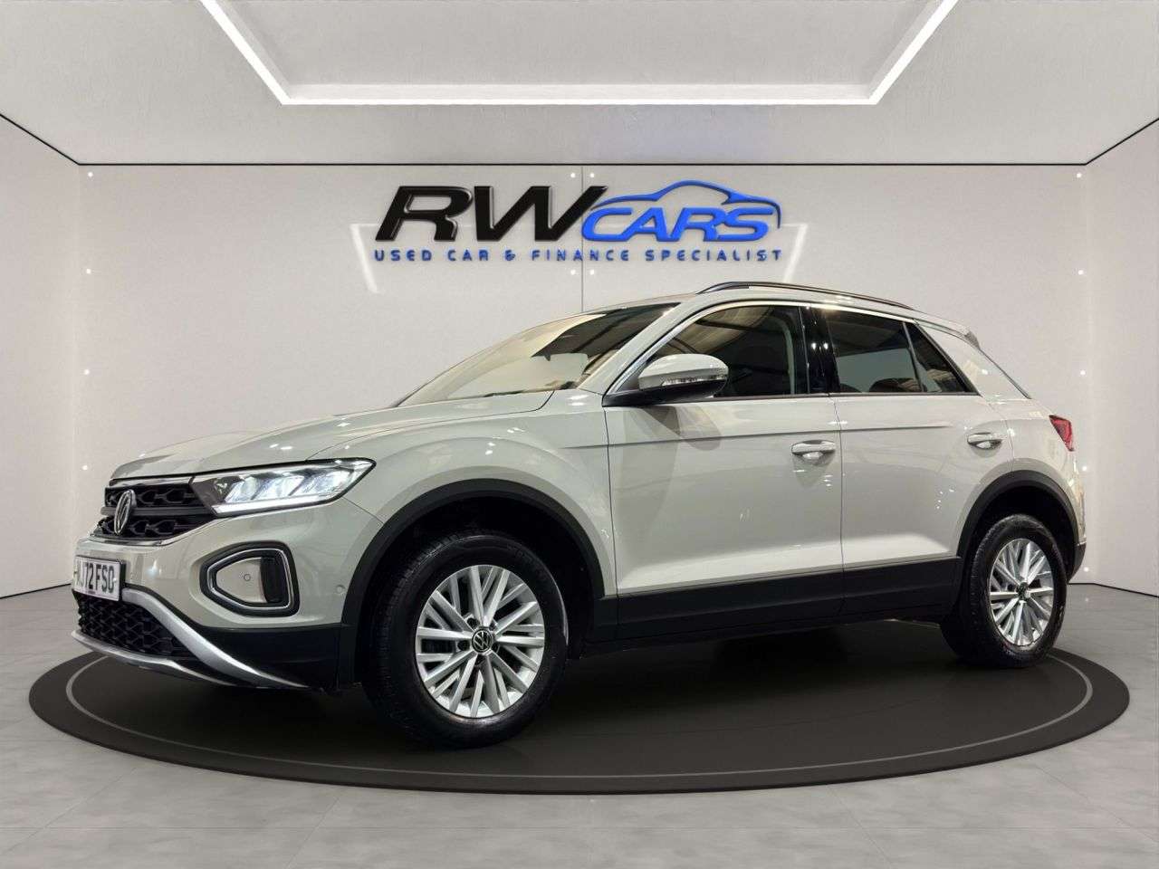 A 2022 VOLKSWAGEN T-ROC 1.5 TSI Life SUV 5dr Petrol DSG Euro 6 (s/s) (150 ps) A 2022 VOLKSWAGEN T-ROC 1.5 TSI Life SUV 5dr Petrol DSG Euro 6 (s/s) (150 ps)
