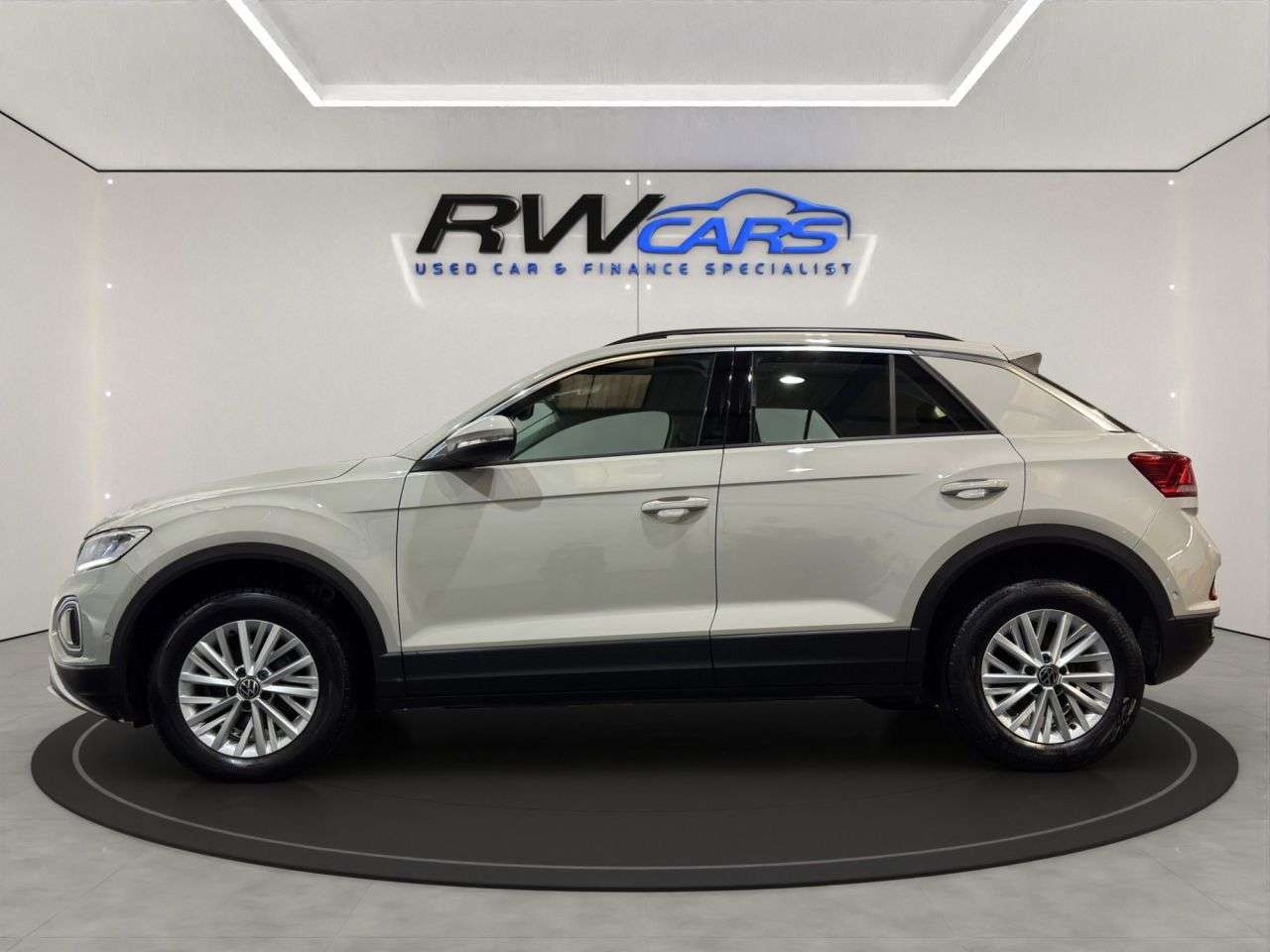 A 2022 VOLKSWAGEN T-ROC 1.5 TSI Life SUV 5dr Petrol DSG Euro 6 (s/s) (150 ps) A 2022 VOLKSWAGEN T-ROC 1.5 TSI Life SUV 5dr Petrol DSG Euro 6 (s/s) (150 ps)