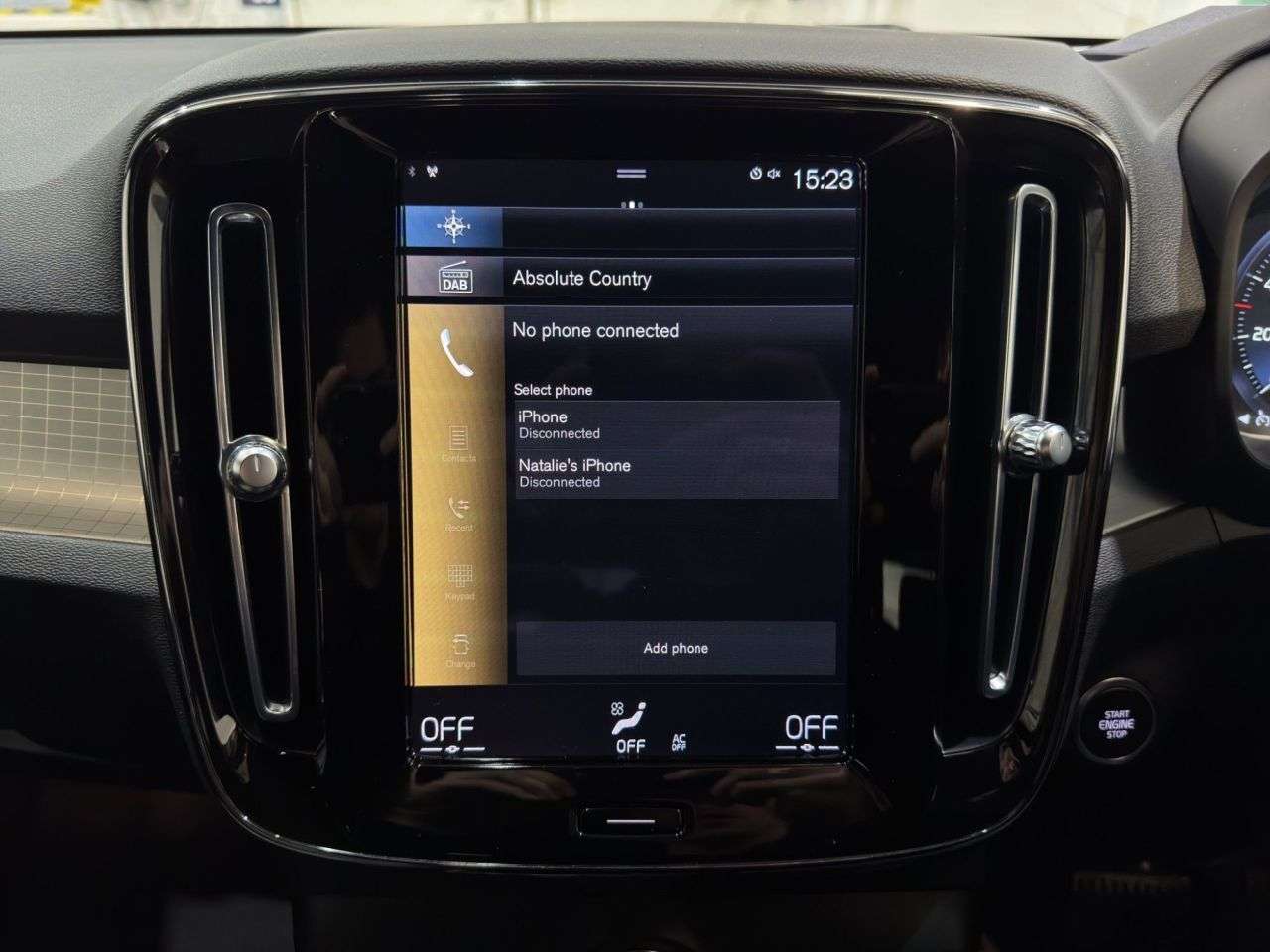 2022 VOLVO XC40 2022 VOLVO XC40