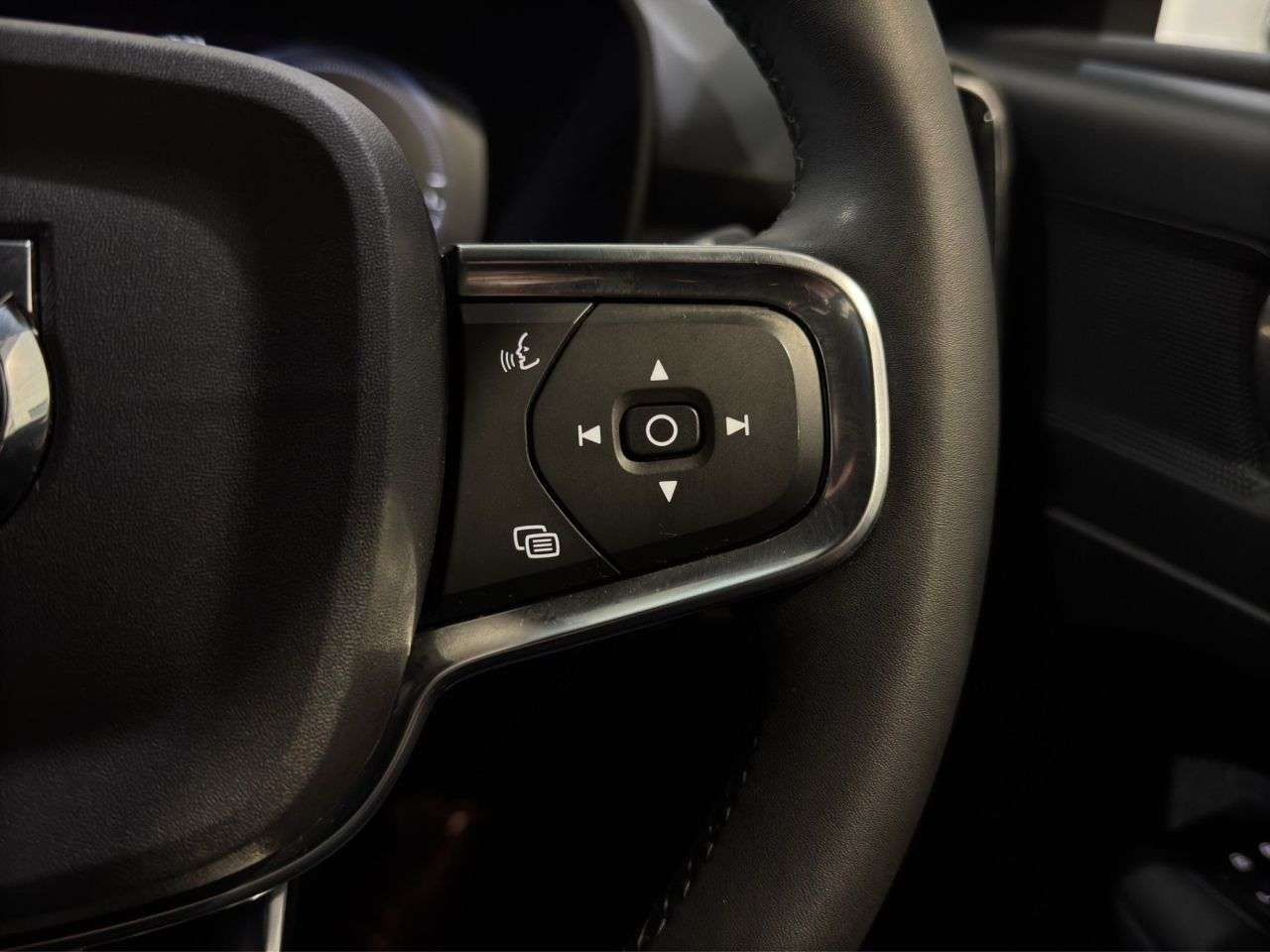 2022 VOLVO XC40 2022 VOLVO XC40