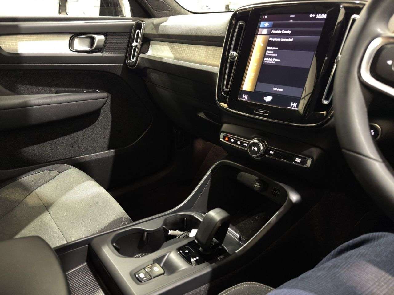 2022 VOLVO XC40 2022 VOLVO XC40