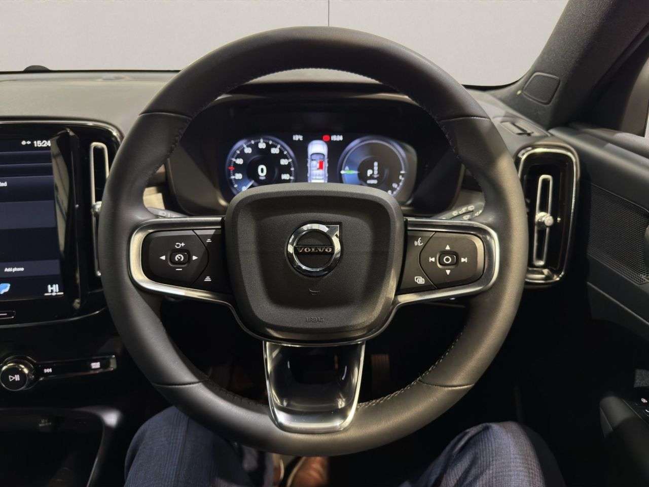 2022 VOLVO XC40 2022 VOLVO XC40