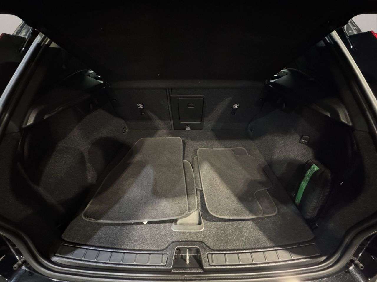 2022 VOLVO XC40 2022 VOLVO XC40