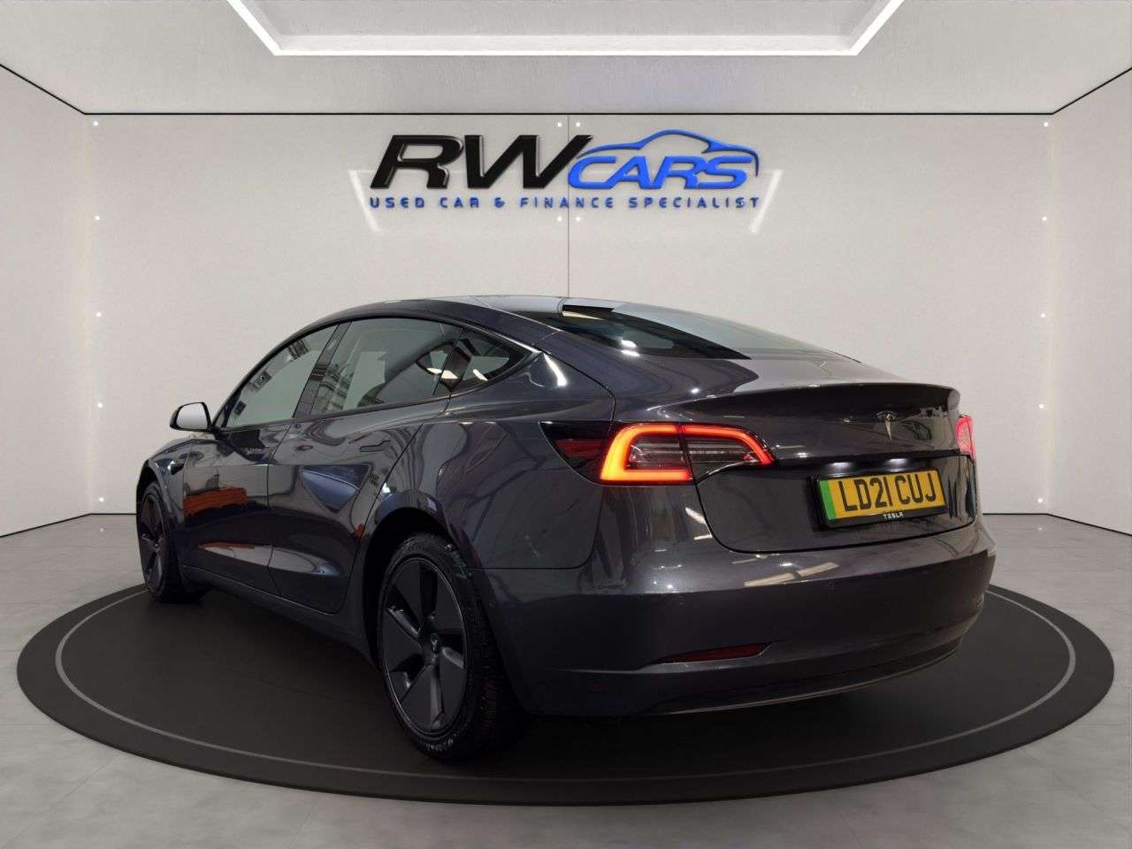 A 2021 TESLA MODEL 3 Standard Range Plus Saloon 4dr Electric Auto RWD (241 bhp) A 2021 TESLA MODEL 3 Standard Range Plus Saloon 4dr Electric Auto RWD (241 bhp)