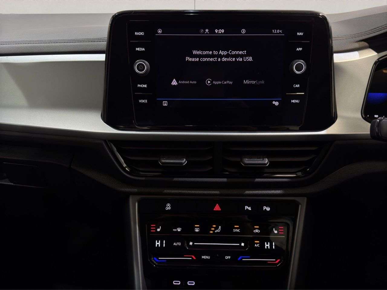 2023 VOLKSWAGEN T-ROC 2023 VOLKSWAGEN T-ROC