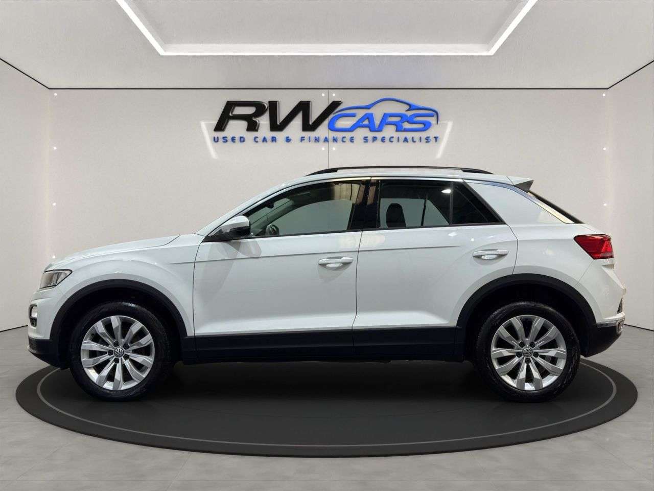 A 2020 VOLKSWAGEN T-ROC 1.0 TSI SE SUV 5dr Petrol Manual Euro 6 (s/s) (110 ps) A 2020 VOLKSWAGEN T-ROC 1.0 TSI SE SUV 5dr Petrol Manual Euro 6 (s/s) (110 ps)