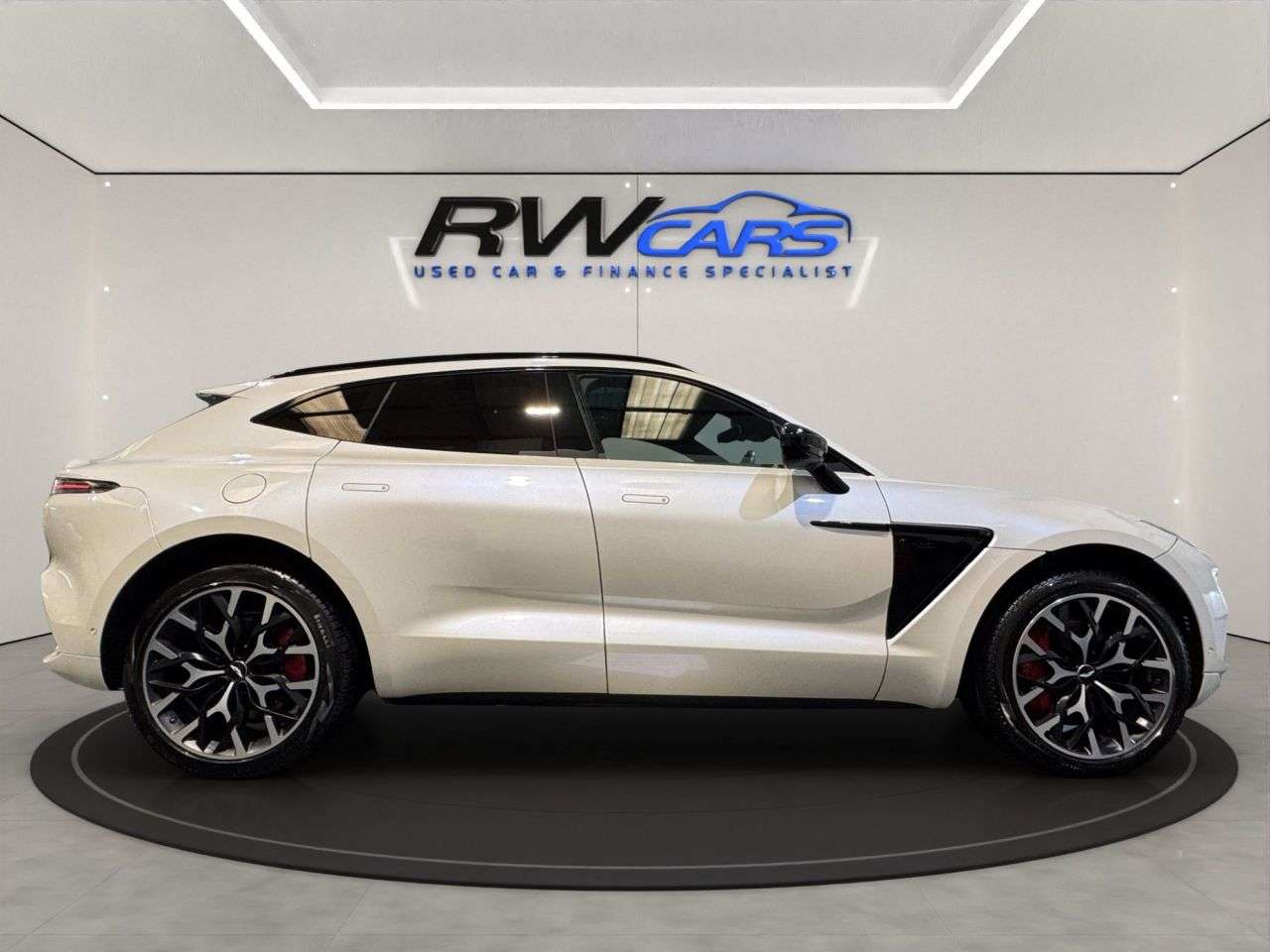 2020 ASTON MARTIN DBX 2020 ASTON MARTIN DBX