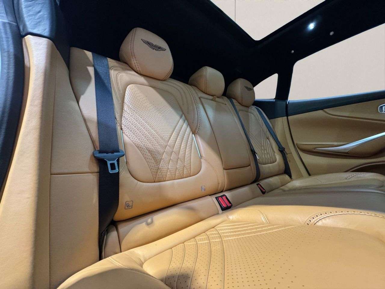 2020 ASTON MARTIN DBX 2020 ASTON MARTIN DBX