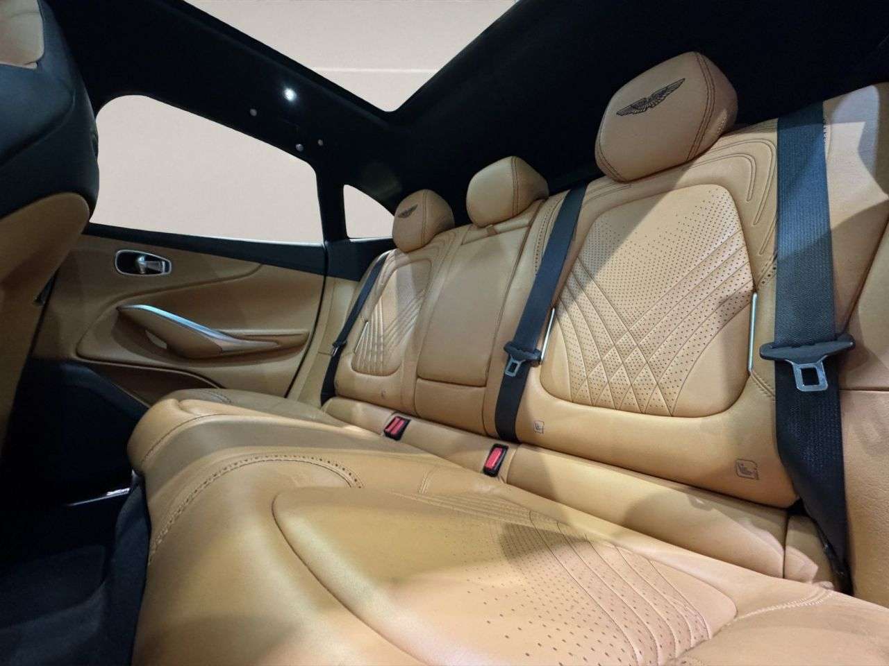 2020 ASTON MARTIN DBX 2020 ASTON MARTIN DBX