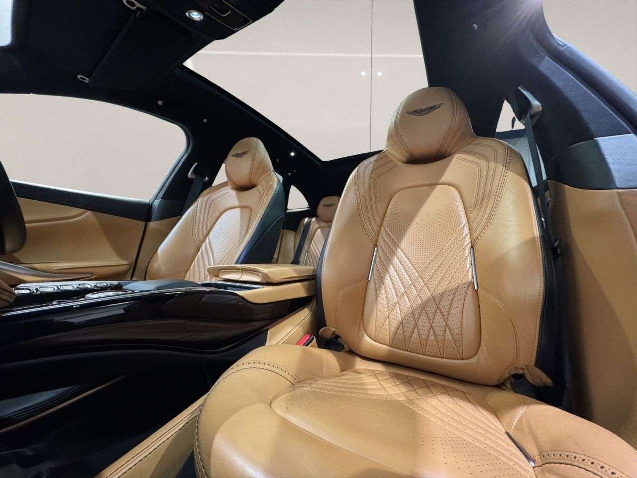 2020 ASTON MARTIN DBX 2020 ASTON MARTIN DBX