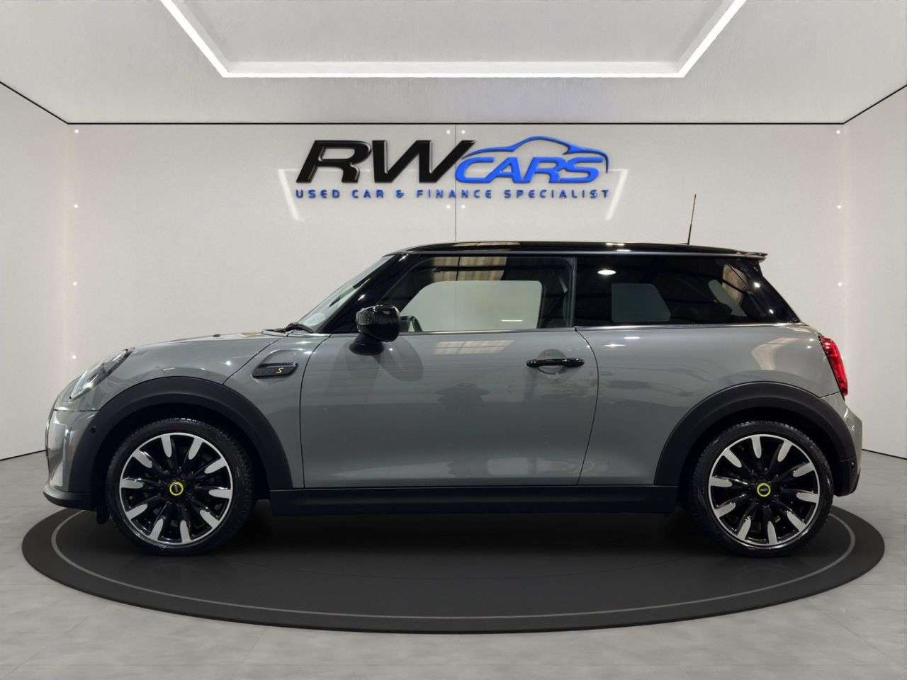 A 2021 MINI ELECTRIC HATCH Cooper SE 32.6kWh Level 3 Hatchback 3dr Electric Auto (184 ps) A 2021 MINI ELECTRIC HATCH Cooper SE 32.6kWh Level 3 Hatchback 3dr Electric Auto (184 ps)