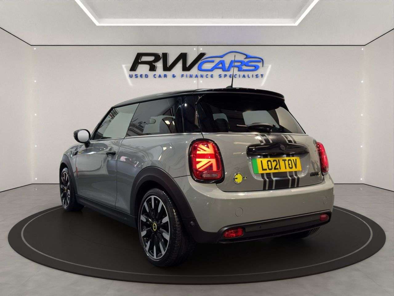 A 2021 MINI ELECTRIC HATCH Cooper SE 32.6kWh Level 3 Hatchback 3dr Electric Auto (184 ps) A 2021 MINI ELECTRIC HATCH Cooper SE 32.6kWh Level 3 Hatchback 3dr Electric Auto (184 ps)