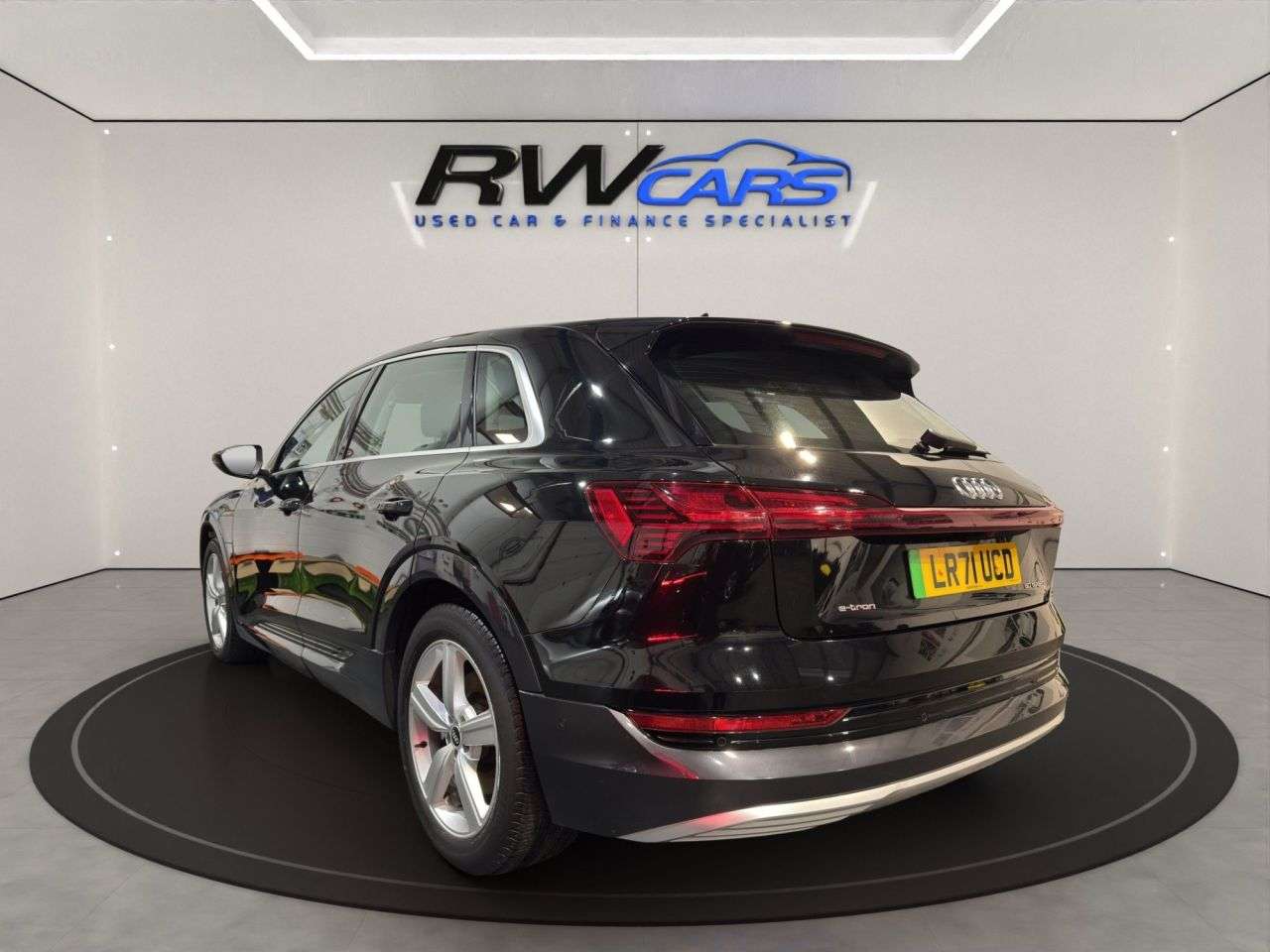 A 2021 AUDI E-TRON 50 Technik SUV 5dr Electric Auto quattro 71.2kWh (11kW Charger) (313 ps) A 2021 AUDI E-TRON 50 Technik SUV 5dr Electric Auto quattro 71.2kWh (11kW Charger) (313 ps)