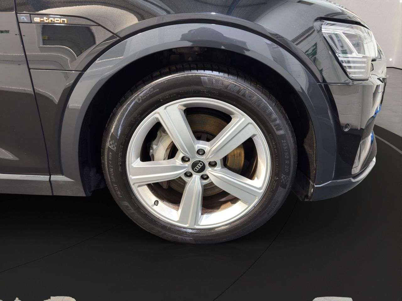 2021 AUDI E-TRON 2021 AUDI E-TRON