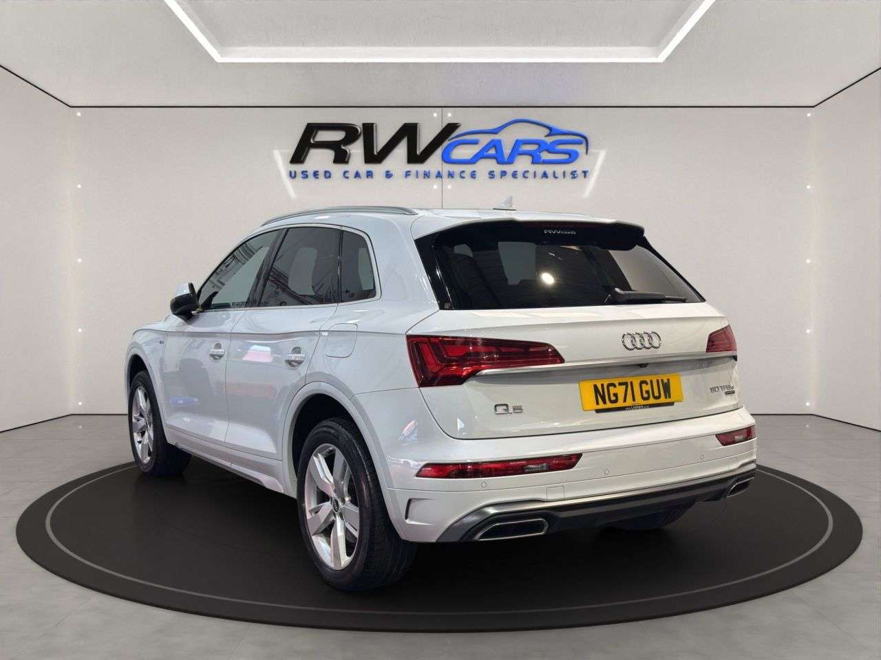 A 2022 AUDI Q5 2.0 TFSIe 50 S line SUV 5dr Petrol Plug-in Hybrid S Tronic quattro Euro 6 ( A 2022 AUDI Q5 2.0 TFSIe 50 S line SUV 5dr Petrol Plug-in Hybrid S Tronic quattro Euro 6 (